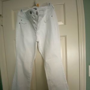 CHICO'S SO SLIMMING STRAIGHT WHITE JEAN SIZE 0.5